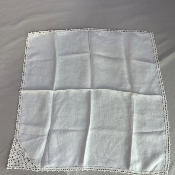 Lot of 2 Vintage Linens Appliqued Table Cloth 30"x30" Crocheted Lace Pce 17'x17" - Picture 9 of 12